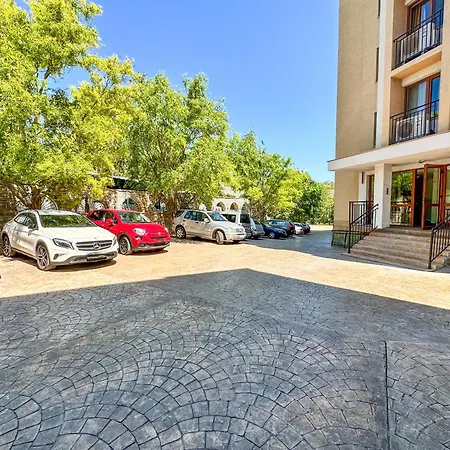 Queen's Lounge Balchik