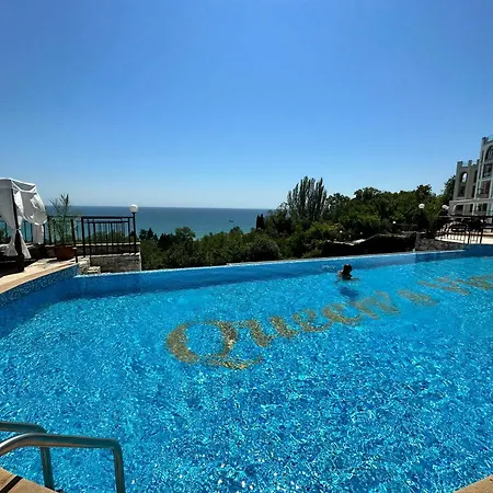 Queen's Lounge Apartment Balchik
