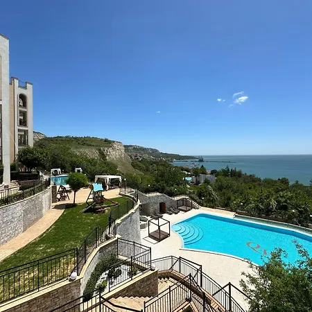Queen's Lounge Balchik