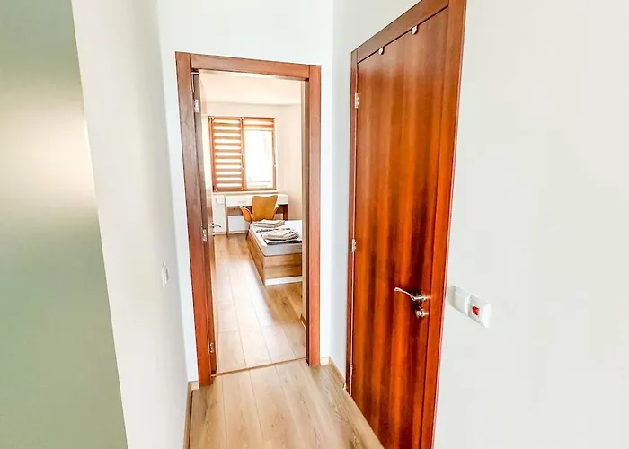 Queen's Lounge 巴尔奇克